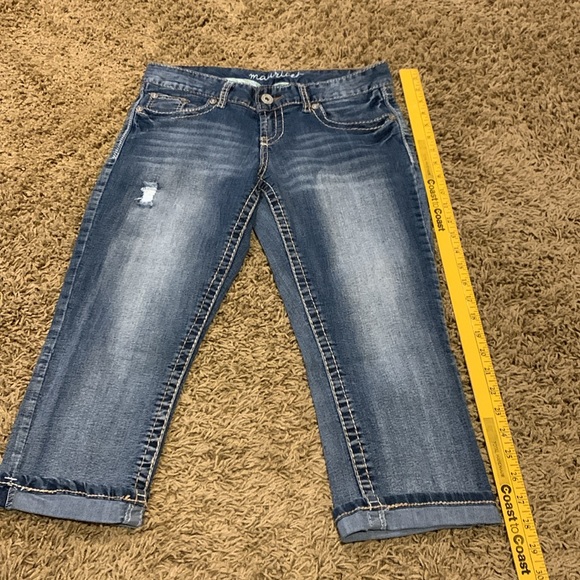 Capris - Picture 4 of 10